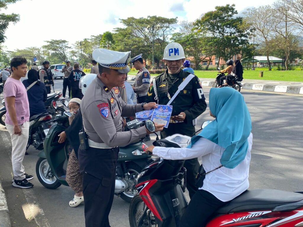 Edukasi dan Teguran Persuasif Warnai Operasi Patuh di Timur Bundaran GMS, Lombok Barat