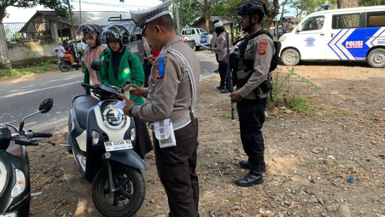 Operasi Patuh Rinjani 2025: Penertiban Lalu Lintas di Keling Kediri Meningkat