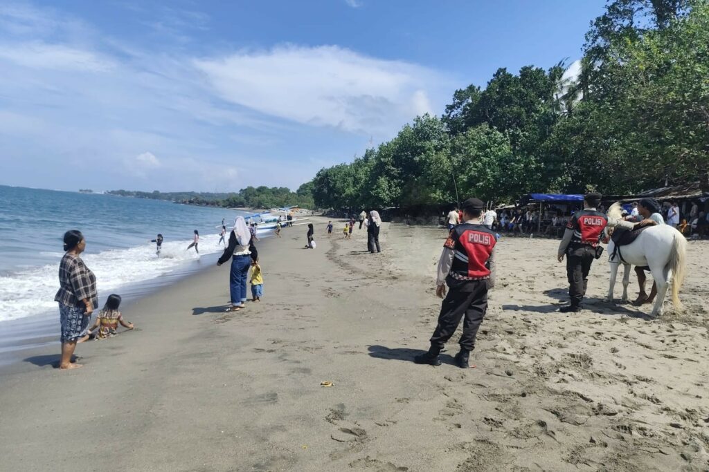 Sat Samapta Polres Lombok Barat Intensifkan Patroli Wisata di Desa Lembar