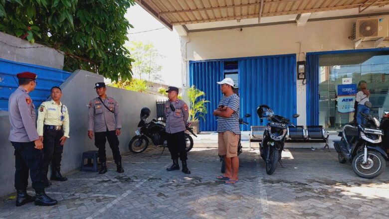 Cegah Kriminalitas, Polsek Gerung Sisir Bank dan Jalur Strategis di Lombok Barat