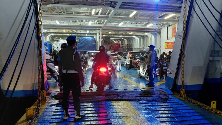 Polsek Pelabuhan Lembar Intensifkan Pemeriksaan Kendaraan Jelang Keberangkatan ke Bali