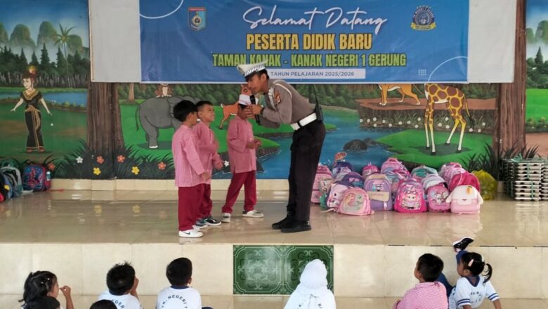 Edukasi Rambu dan Helm: Polres Lombok Barat Tanamkan Tertib Lalu Lintas Sejak Dini