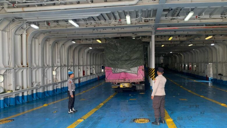 Polsek Kawasan Pelabuhan Lembar Intensifkan Patroli Demi Kelancaran Penumpang dan Logistik
