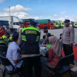 Sambut HUT Lalu Lintas ke-70, Polres Lombok Barat Hadirkan Layanan Kesehatan untuk Sopir Truk