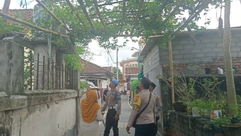 Bhabinkamtibmas Desa Ombe Baru Ajak Warga Kembangkan Pekarangan Jadi Sumber Pangan Sehat
