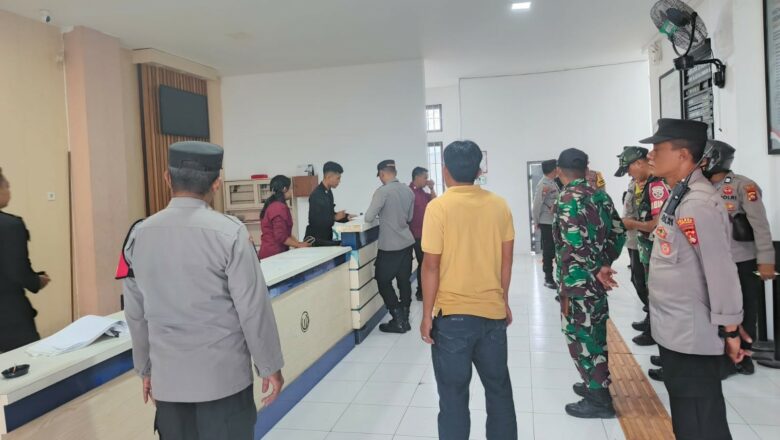 Patroli Gabungan Polsek Kuripan-TNI Jaga Kamtibmas di Lombok Barat