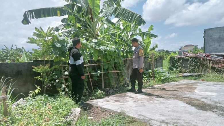 Bhabinkamtibmas Desa Perampuan Bina Warga Tanam Sayur untuk Ketahanan Pangan Lokal