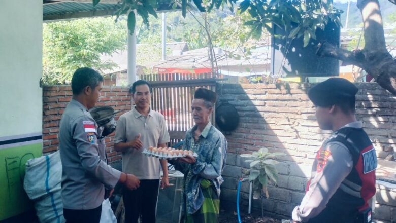 Warga Bertong Barat Terima Bantuan Nutrisi Mantap dari Polsek Sekotong
