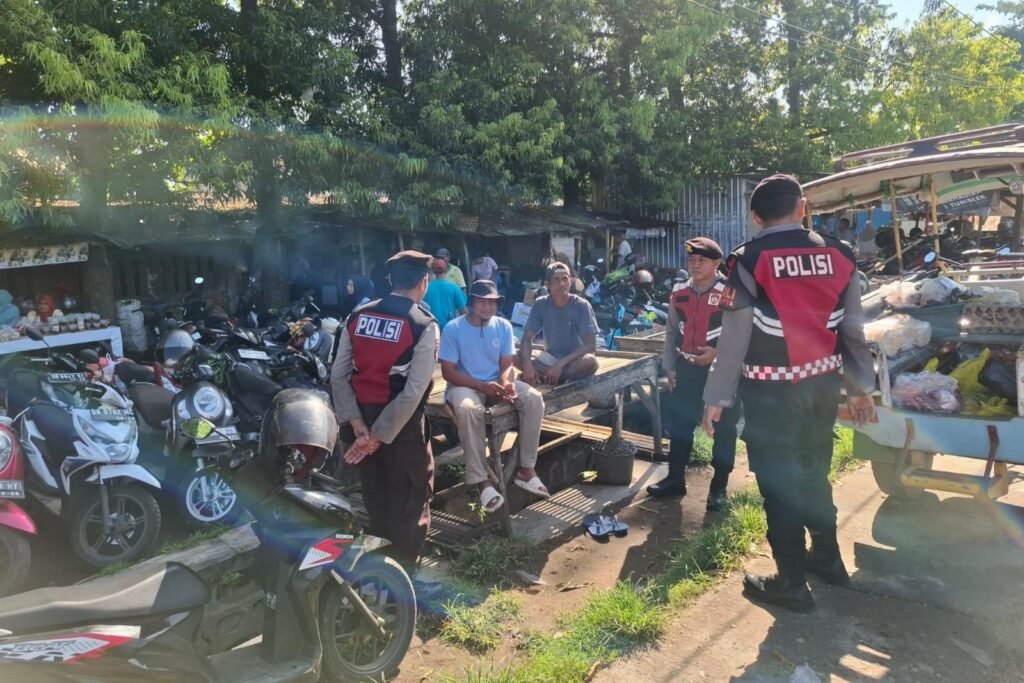 Inovasi KEMOS 110 Disosialisasikan Sat Samapta Polres Lobar di Desa Gerung Selatan