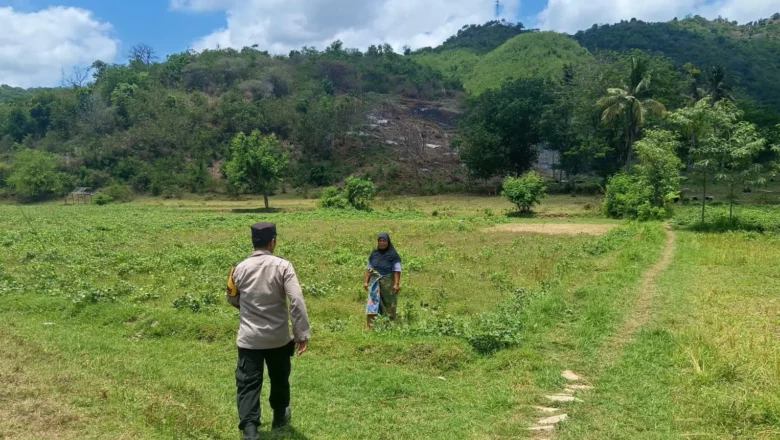 Ketahanan Pangan NTB Diperkuat, Bhabinkamtibmas Ajak Warga Sekotong Tanam Jagung
