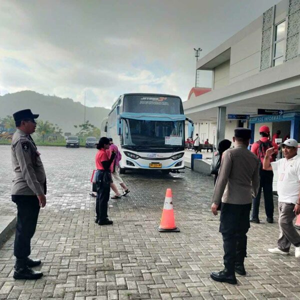 Sinyal Kebangkitan Wisata NTB: Kapal Pesiar Viking Venus Sandar di Gili Mas