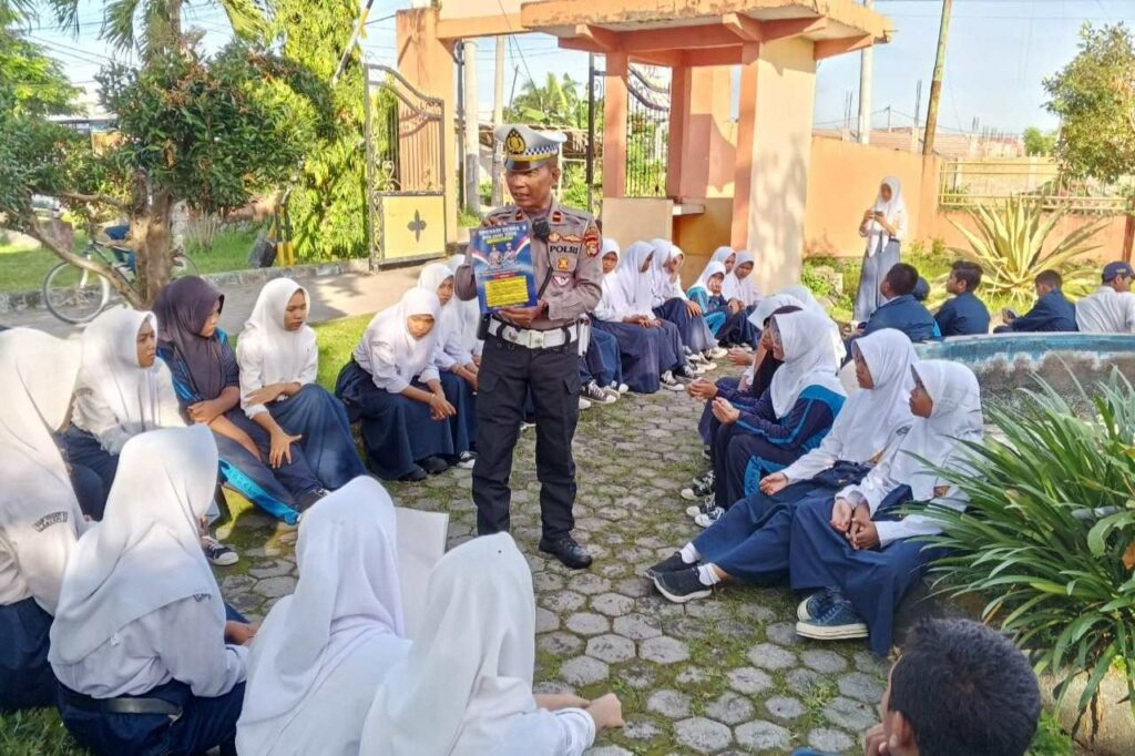 Polres Lombok Barat Tanam Kesadaran Lalu Lintas Sejak Dini di Sekolah