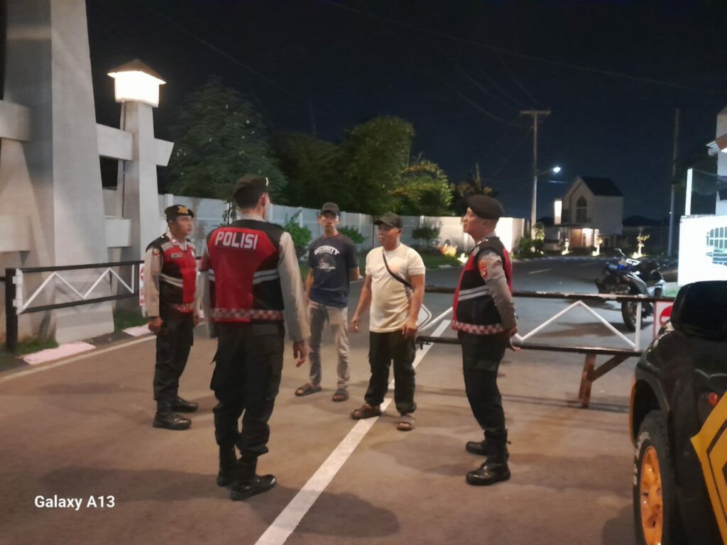 Kunci Keamanan Lingkungan: Patroli Samapta Lobar dan Sosialisasi KEMOS