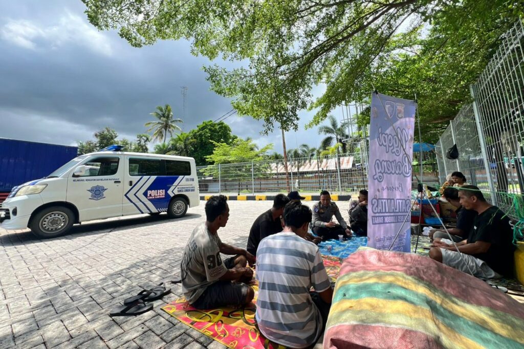 Program “Polantas Menyapa” Bangun Kesadaran Baru di Kalangan Sopir Lobar