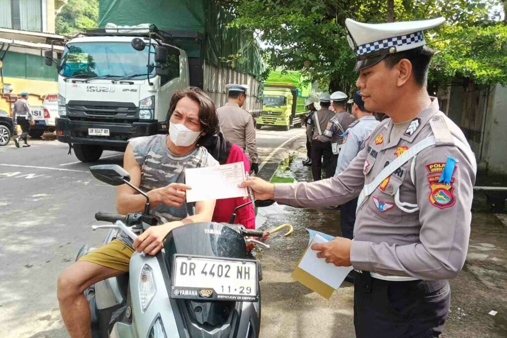 Utamakan Teguran, Sat Lantas Lobar Sasar Pelanggaran R2 di Lembar