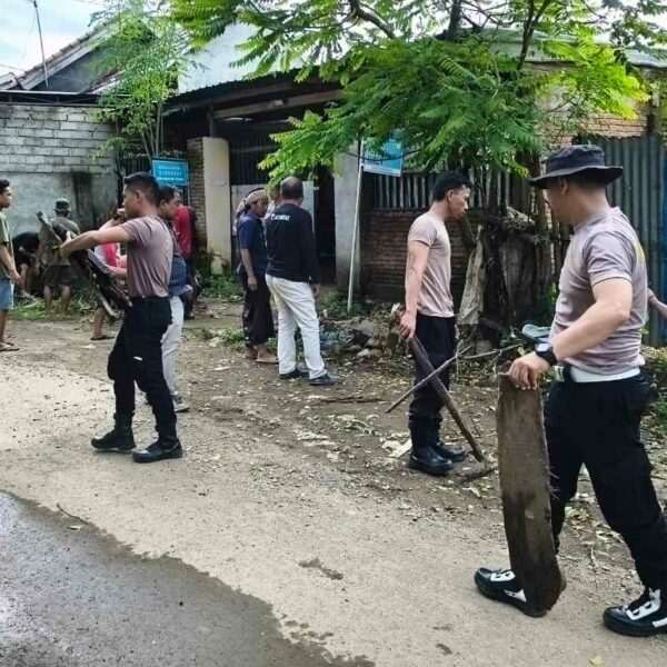 Sinergi 3 Pilar: Polsek Sekotong, Warga, dan KKN Undikma Bersih-bersih