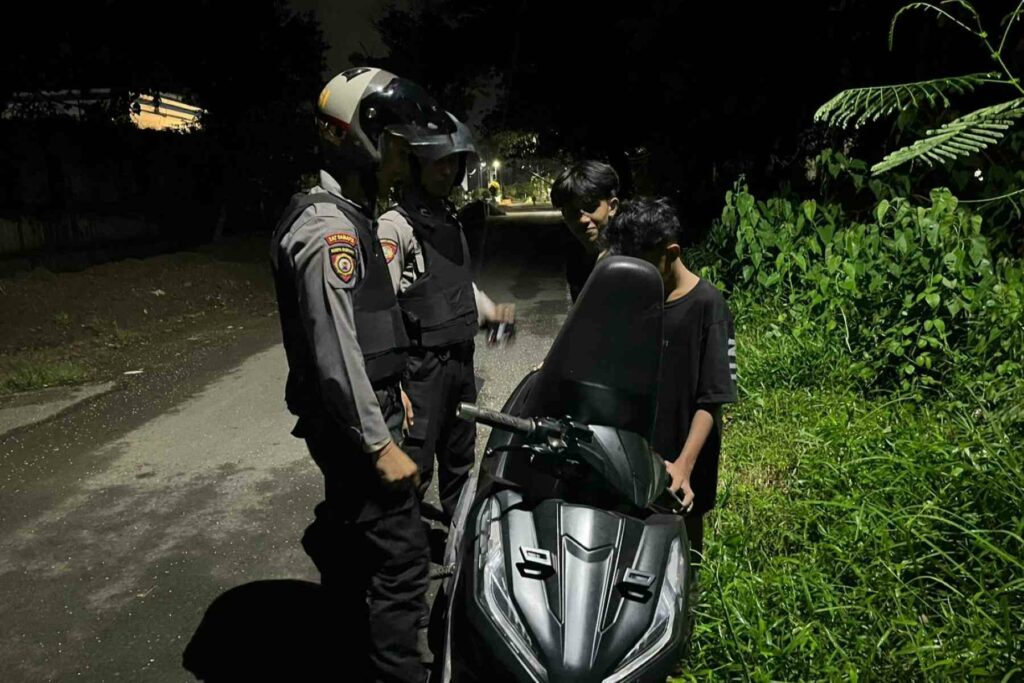 Polisi Patroli Dini Hari di Gerung, Sasar Jam Rawan Kriminalitas