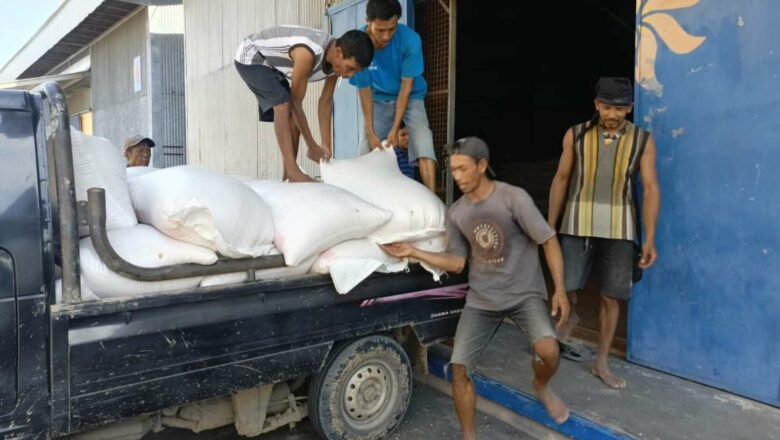 Jaga Stabilitas Harga, Polsek Lembar Dampingi Distribusi Jagung ke Bulog