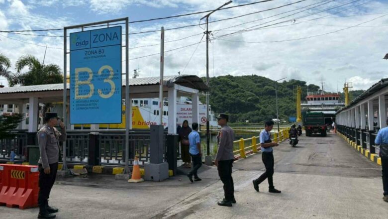 Antisipasi Lonjakan Nataru, Polsek Kawasan Pelabuhan Lembar Intensifkan Patroli Laut dan Darat