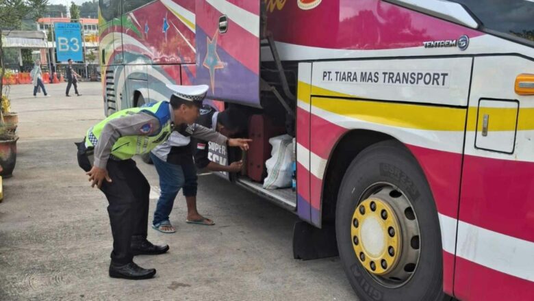 Pastikan Kelancaran Nataru, Polres Lobar Siaga di Dermaga Lembar