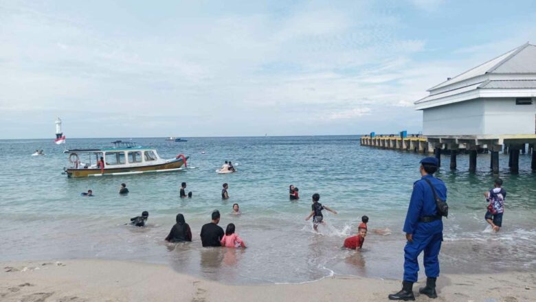 Pantai Senggigi Dijaga Ketat, Polisi Imbau Keselamatan Wisatawan