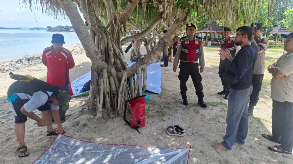 Libur Akhir Pekan, Polisi Patroli di Pesisir Sekotong Lombok Barat