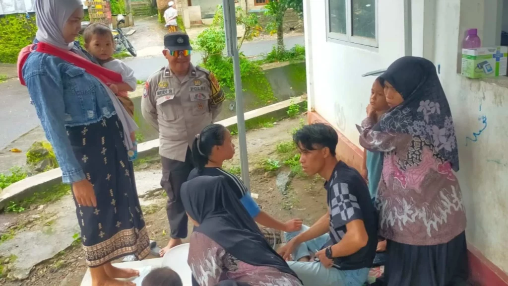 Bhabinkamtibmas Lembahsari Kawal Layanan Kesehatan di Posyandu