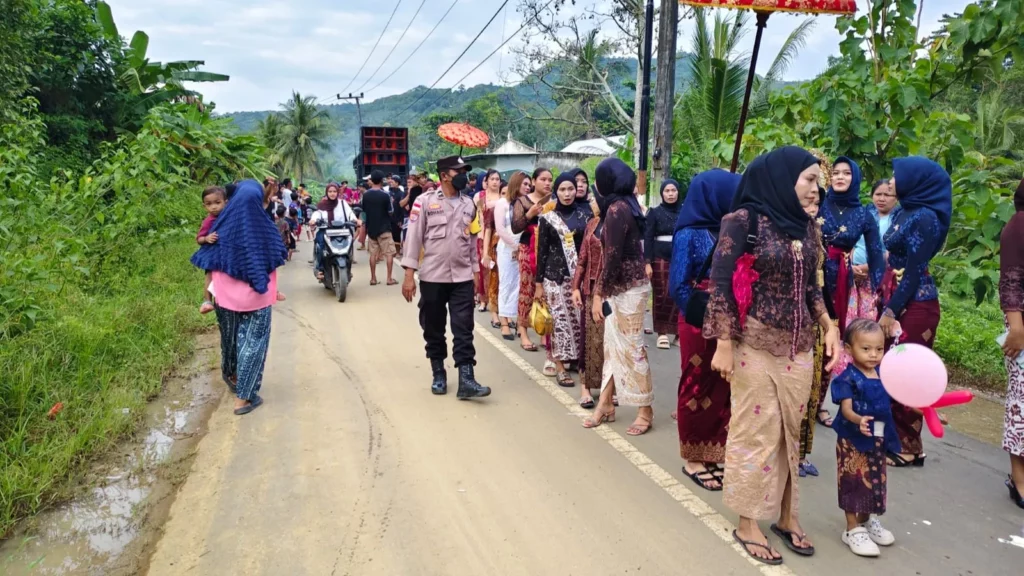 Polri Kawal Prosesi Nyongkolan di Jalur Mekaki Lombok Barat
