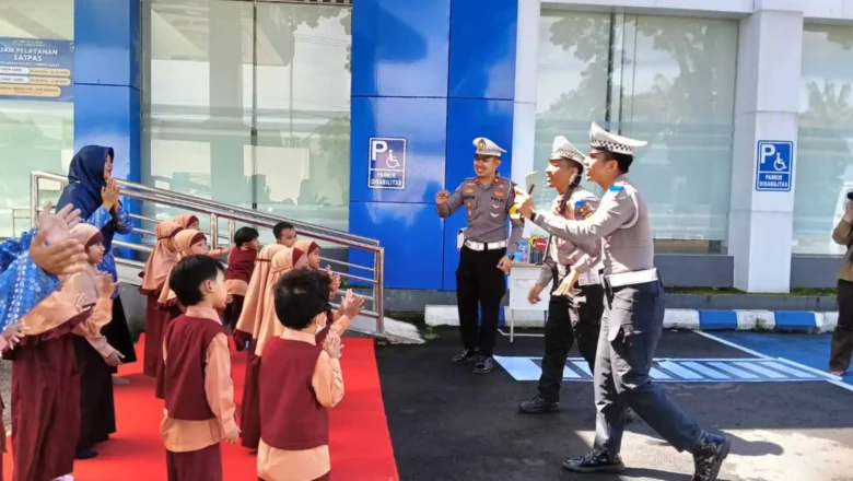 Program Polsanak Polres Lombok Barat: Tanamkan Disiplin Lantas Sejak Dini