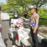 Operasi Rinjani 2026: Polisi Bagikan Brosur Keselamatan di BIL 2