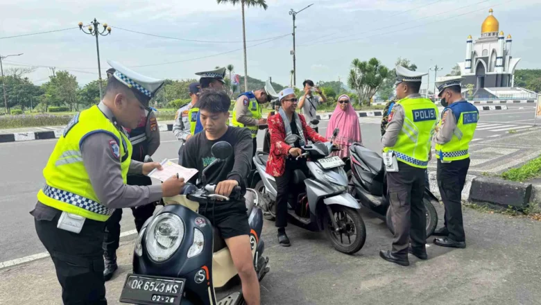 Polres Lombok Barat Tekan Angka Laka Lantas di Bundaran GMS