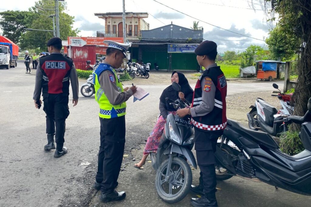 Tekan Kecelakaan, Tim Gabungan Gelar Giat Stasioner di Lombok Barat