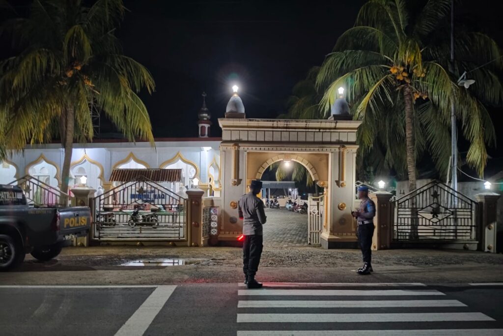 Tarawih Aman, Polsek Lembar Atur Lalu Lintas Masjid