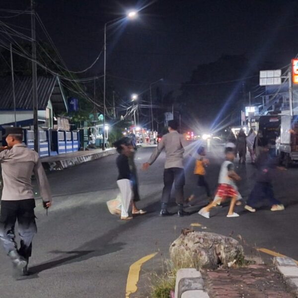 Lalu Lintas Lancar, Polsek Gerung Kawal Salat Tarawih