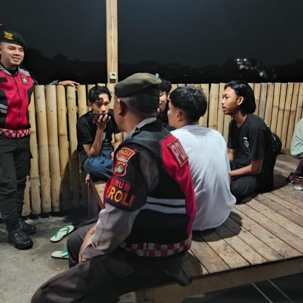 Polres Lombok Barat Kenalkan Inovasi KEMOS 110 di Dusun Jerneng